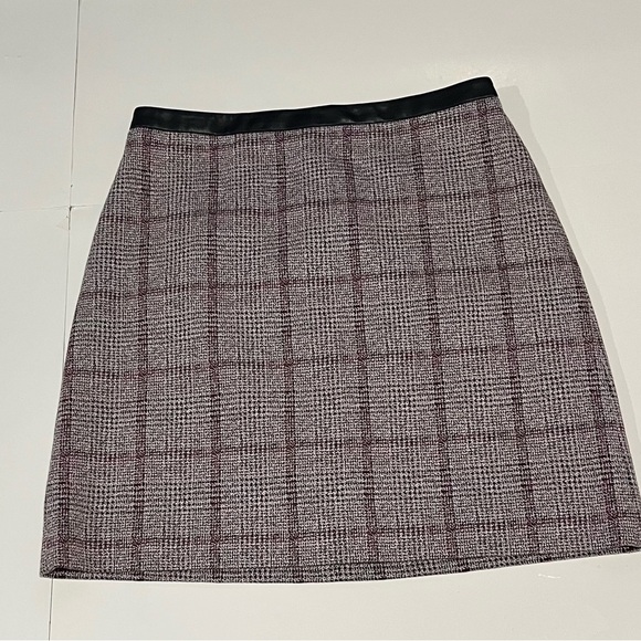 Ann Taylor Dresses & Skirts - Ann Taylor Petite Skirt Womens Size 10P Red Faux Leather Trimmed Straight